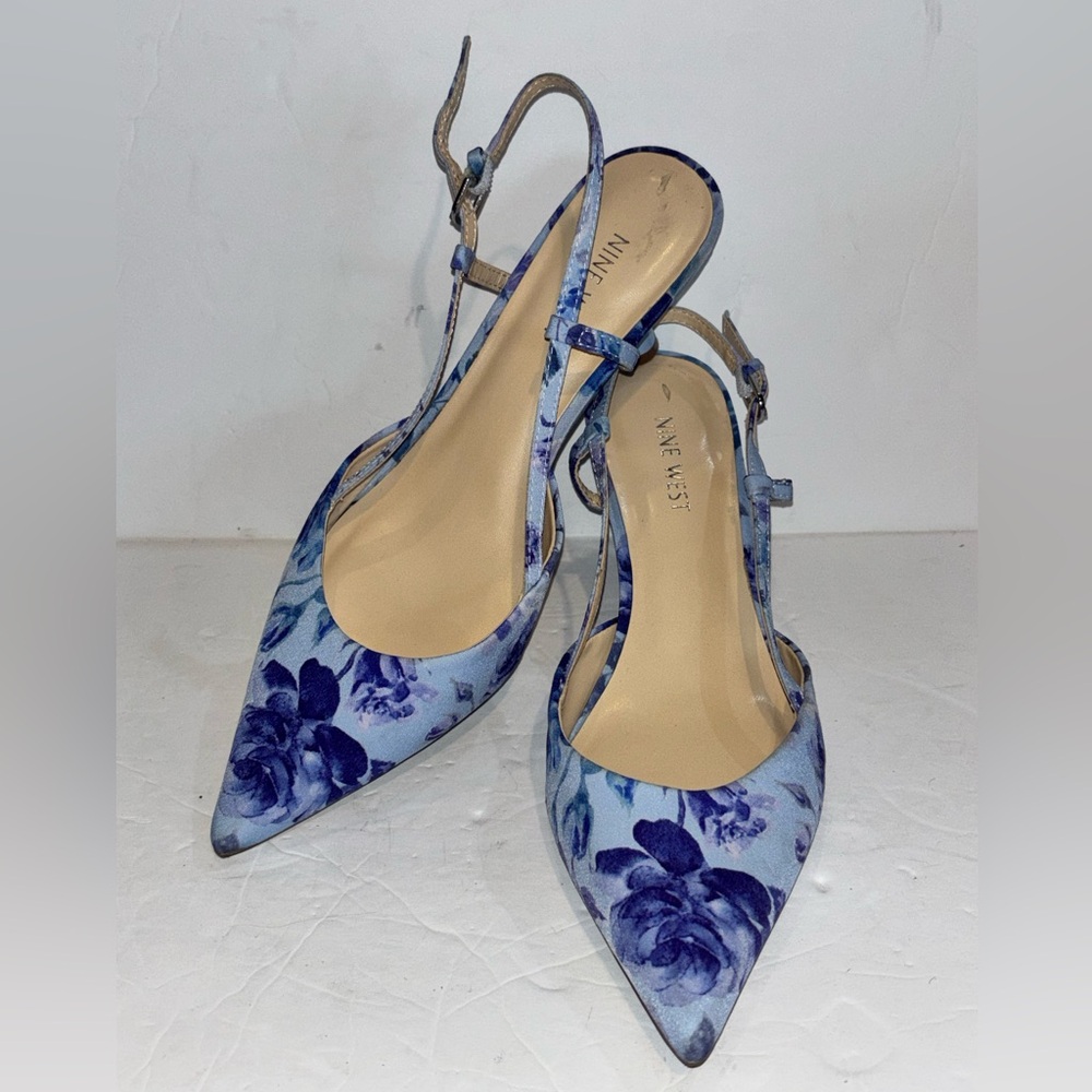 Nine West Blue Floral Kitten Heels Size 9